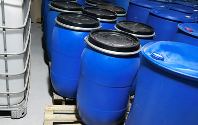 Почему краска на моем каменном покрытии белеет?